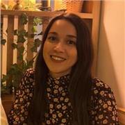 Hello everyone!
Soy Rafika, una apasionada de los idiomas (Inglés, Español y Catalán) con una misión clara: transmitir mi energía